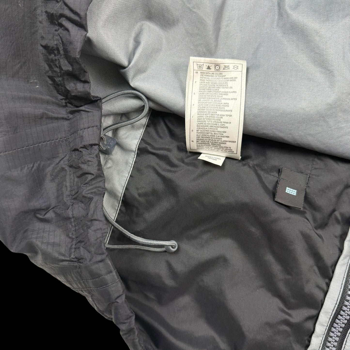 Nike ACG 00s Ripstop Nylon Shell Jacket Black (Fits M-L)