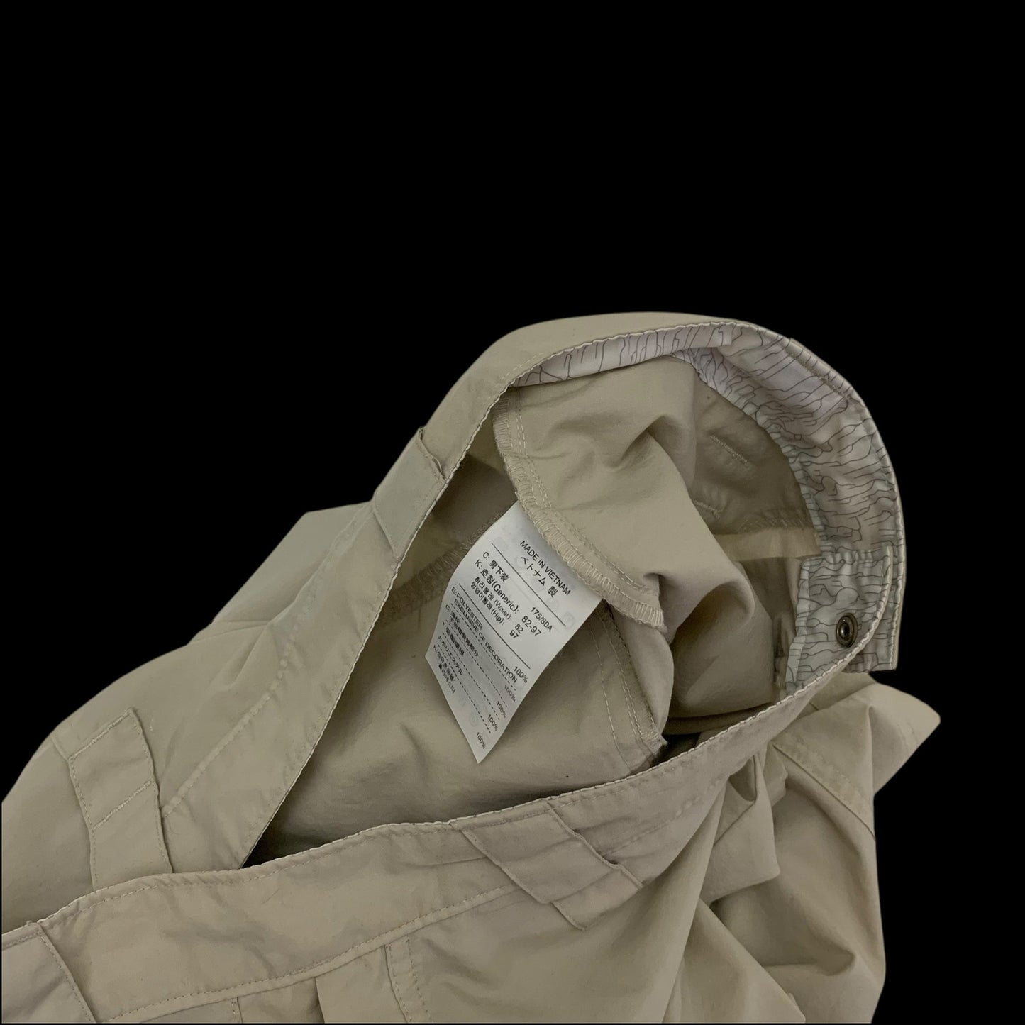 Nike ACG 2000s Cargo Shorts Beige (Size 32”)