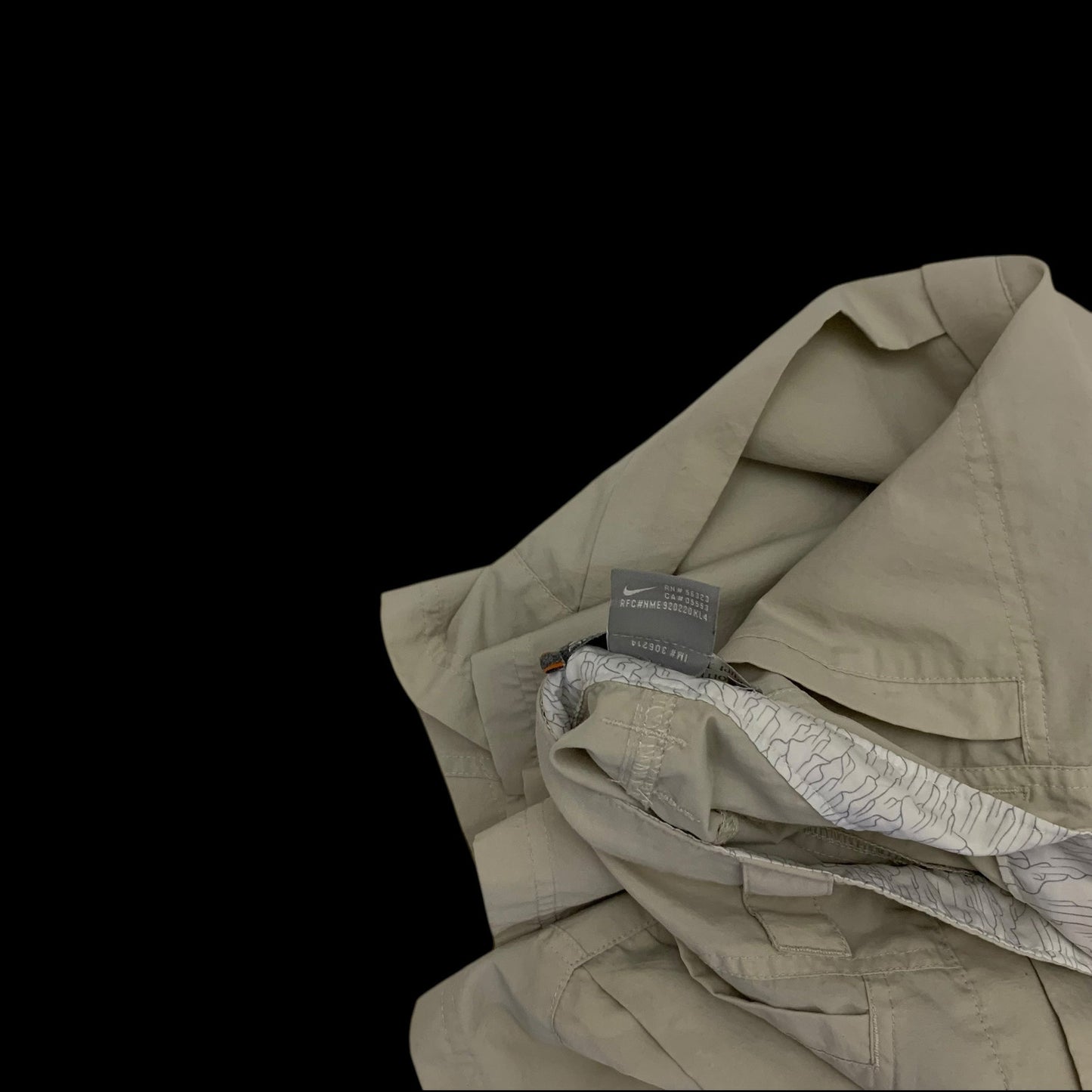 Nike ACG 2000s Cargo Shorts Beige (Size 32”)