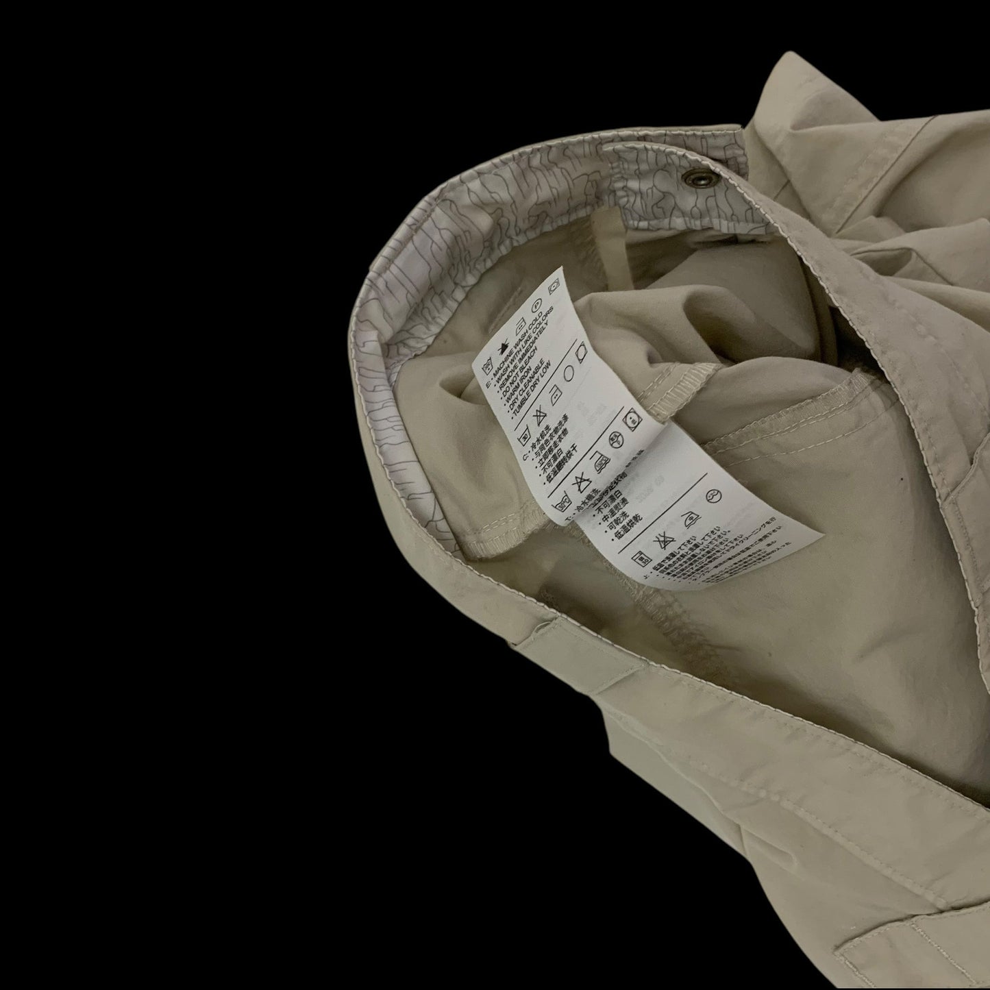Nike ACG 2000s Cargo Shorts Beige (Size 32”)