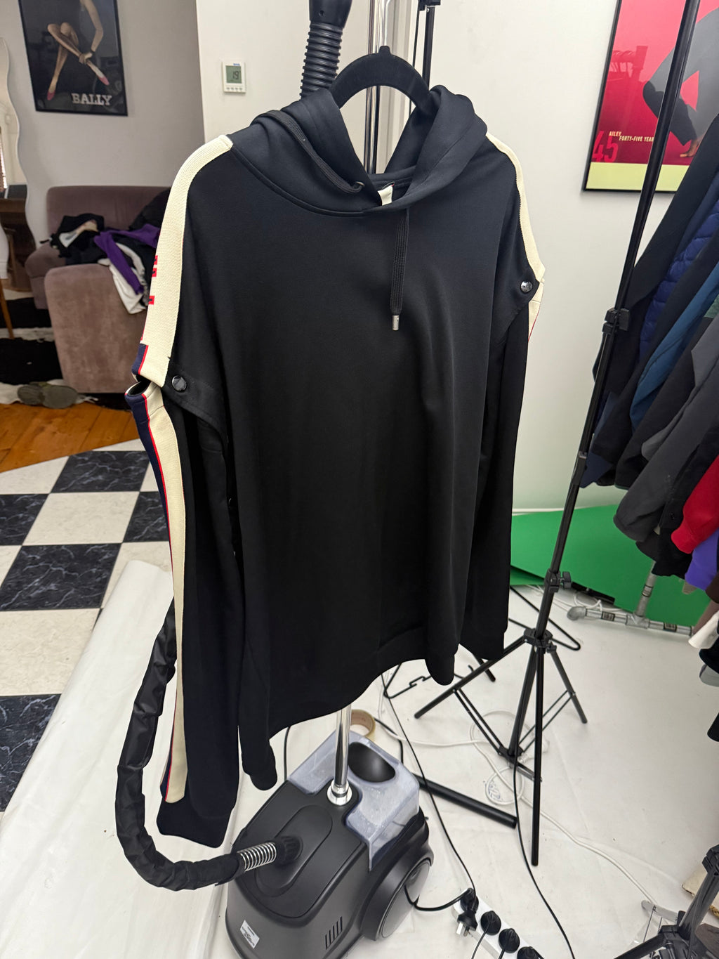 Gucci 2017 Logo Band Detachable Sleeve Technical Jersey Hoodie Black (Size XL)