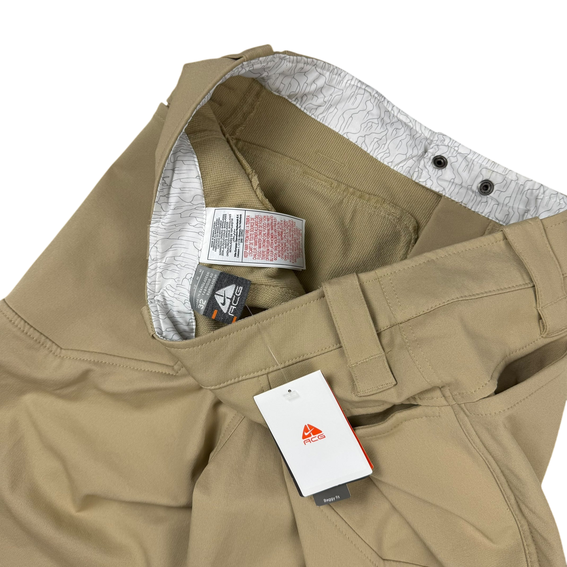 Vintage Nike ACG Cargo Pants Beige (Size M)