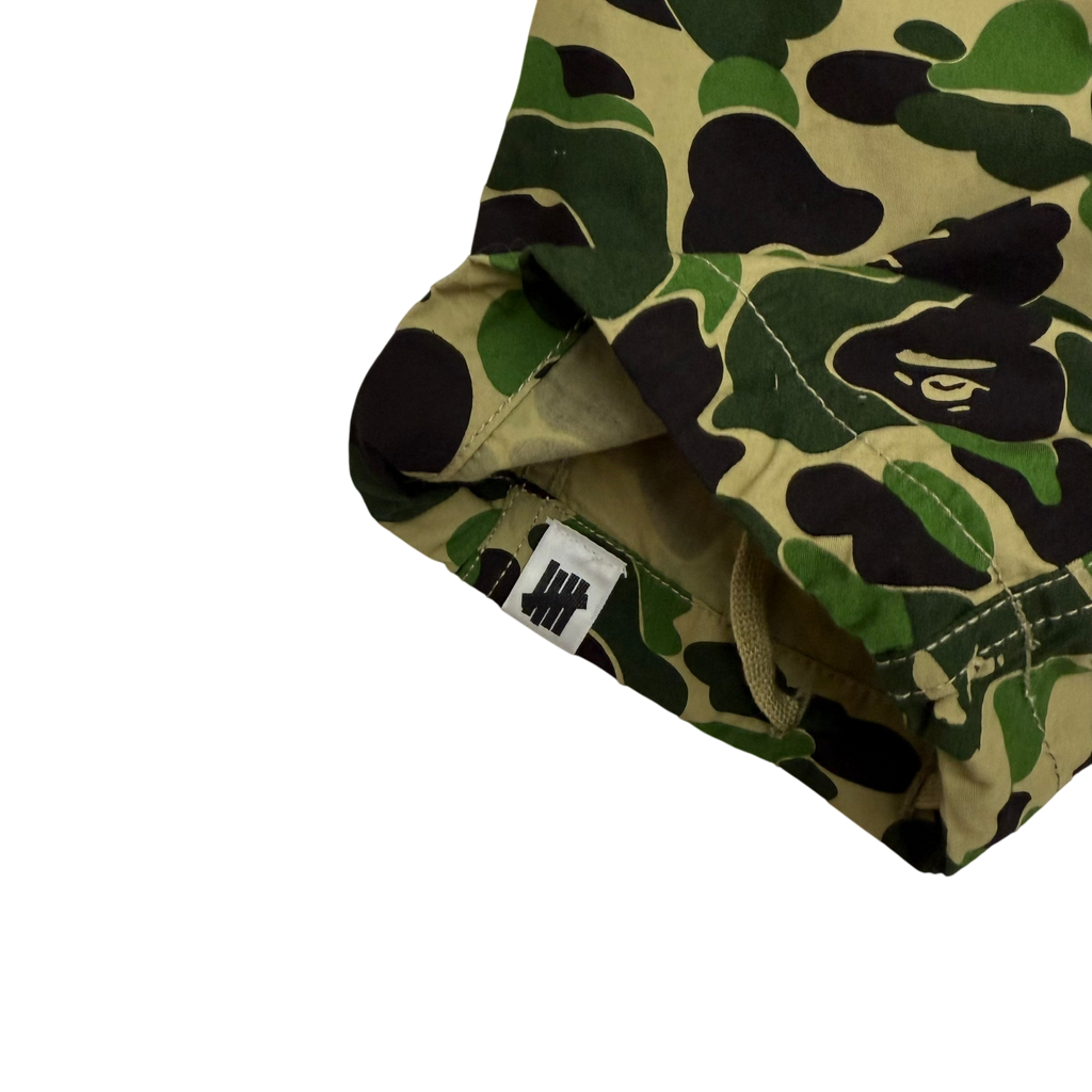 BAPE (A Bathing Ape) x Undefeated Camo Cargo Pants Green (Size L)