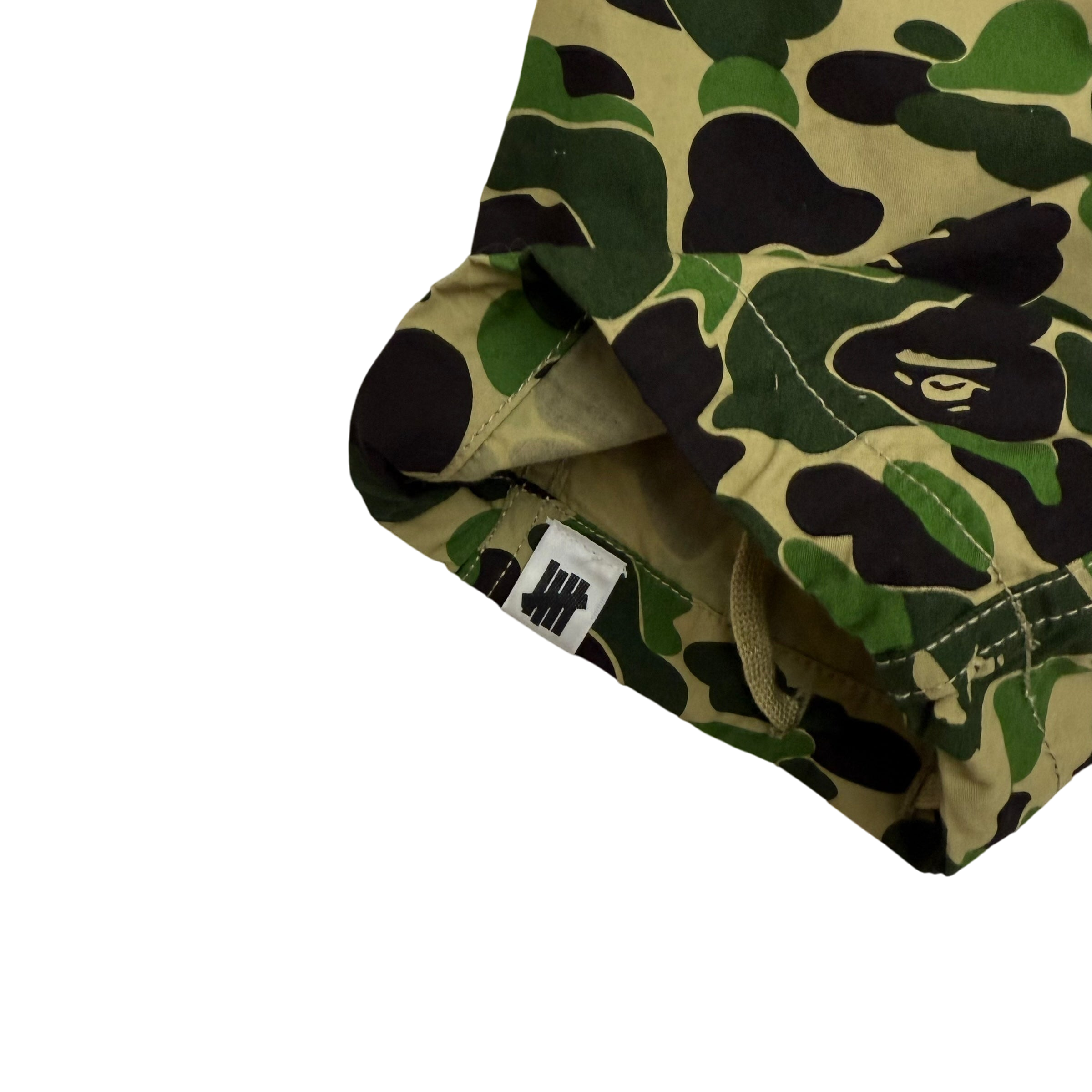 BAPE (A Bathing Ape) x Undefeated Camo Cargo Pants Green (Size L)