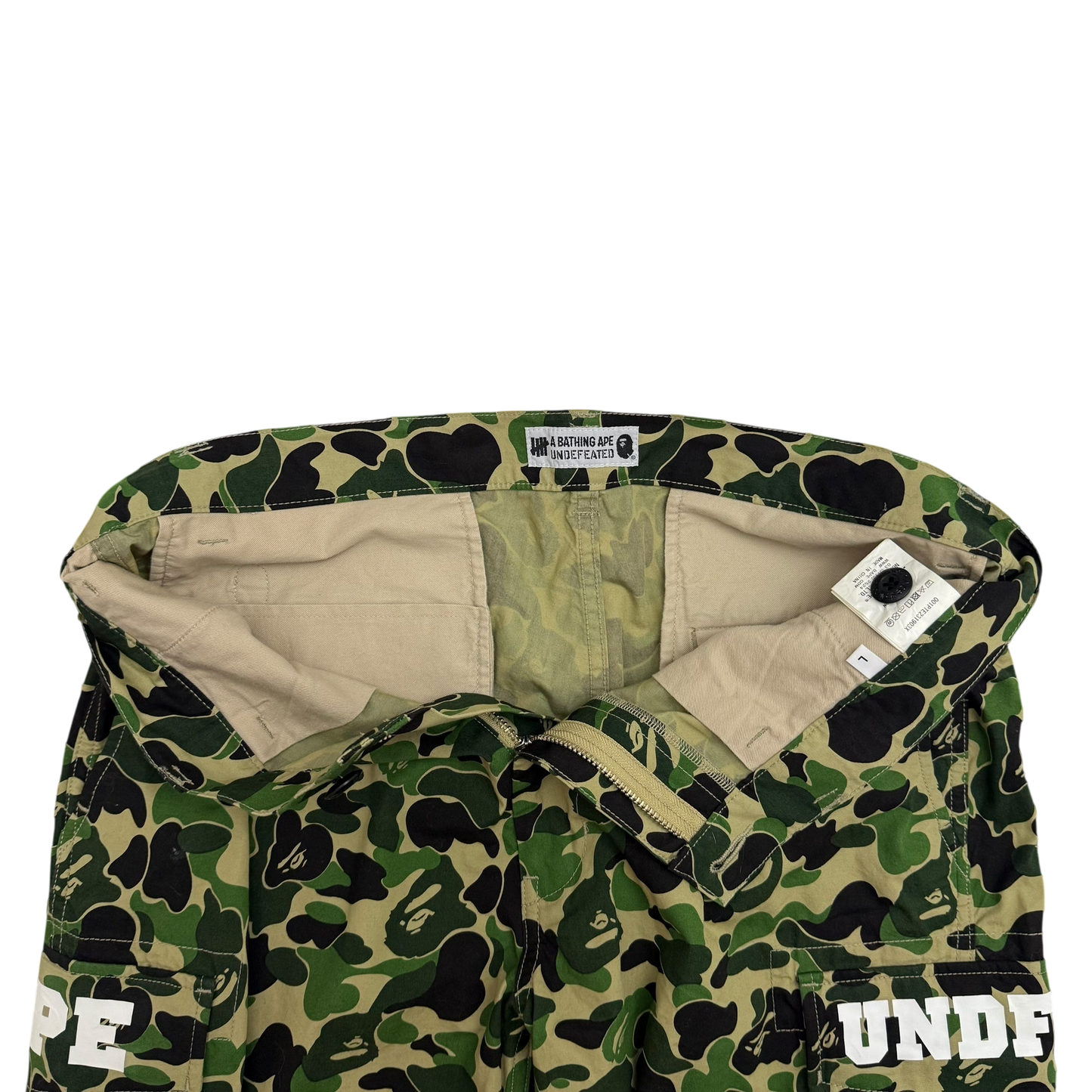 BAPE (A Bathing Ape) x Undefeated Camo Cargo Pants Green (Size L)