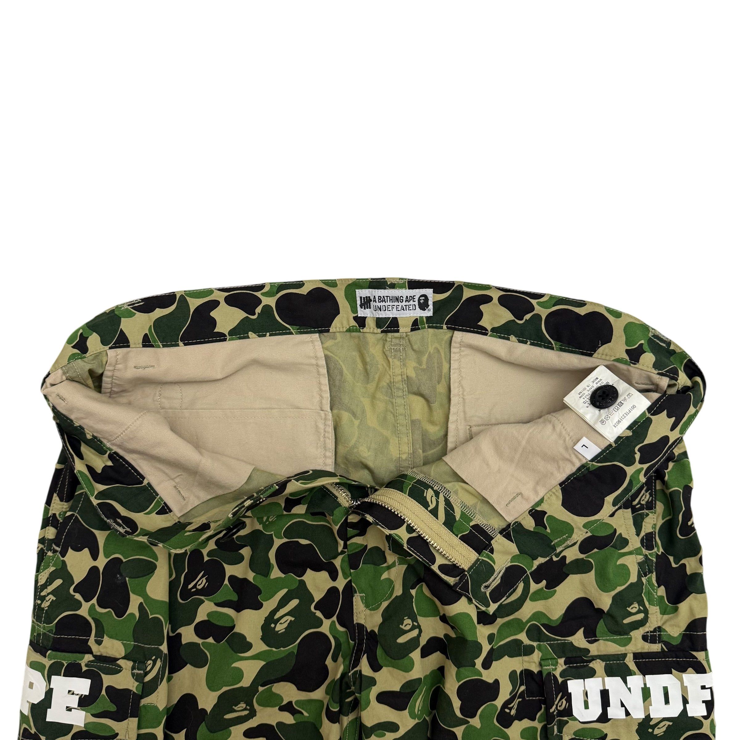 BAPE (A Bathing Ape) x Undefeated Camo Cargo Pants Green (Size L)