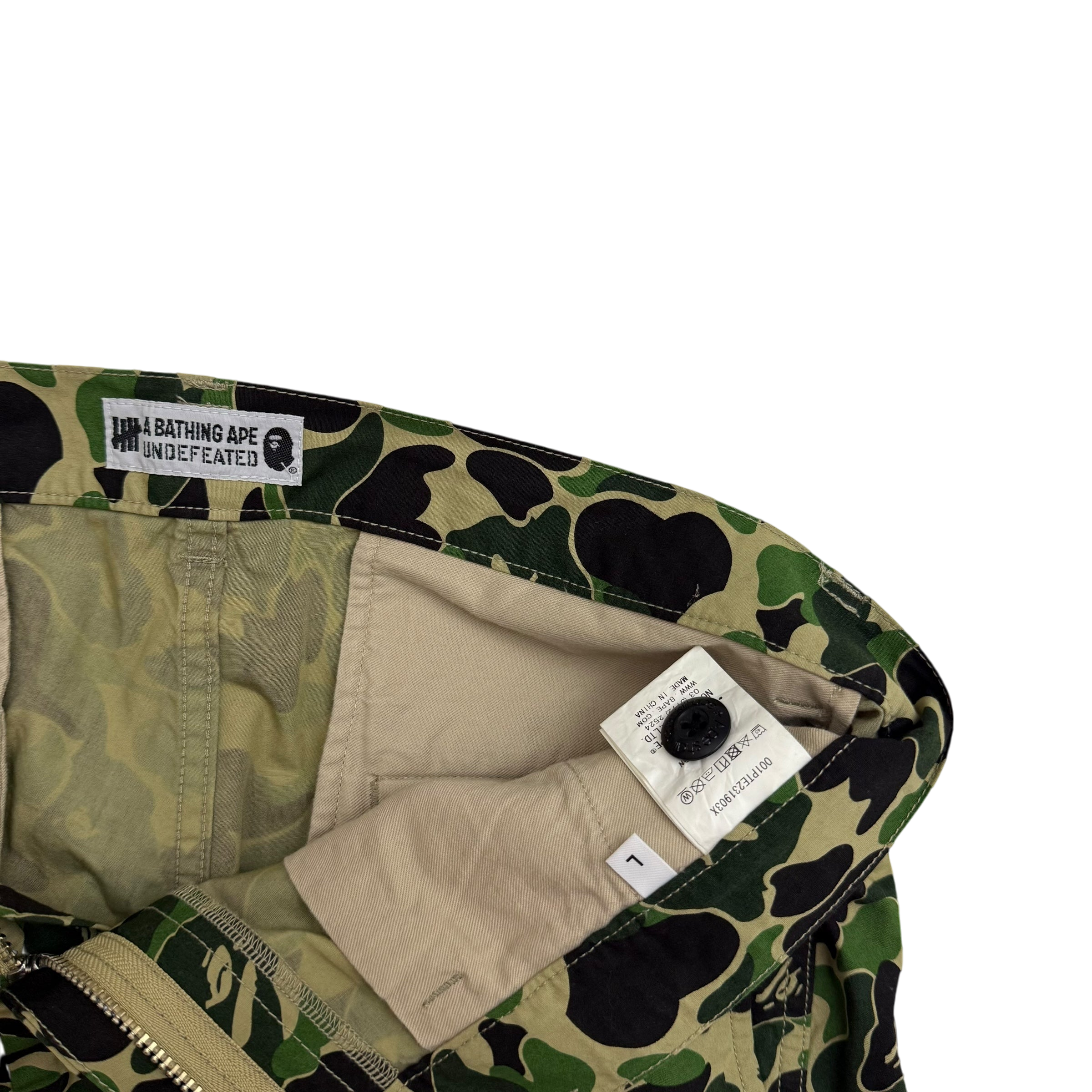 BAPE (A Bathing Ape) x Undefeated Camo Cargo Pants Green (Size L)