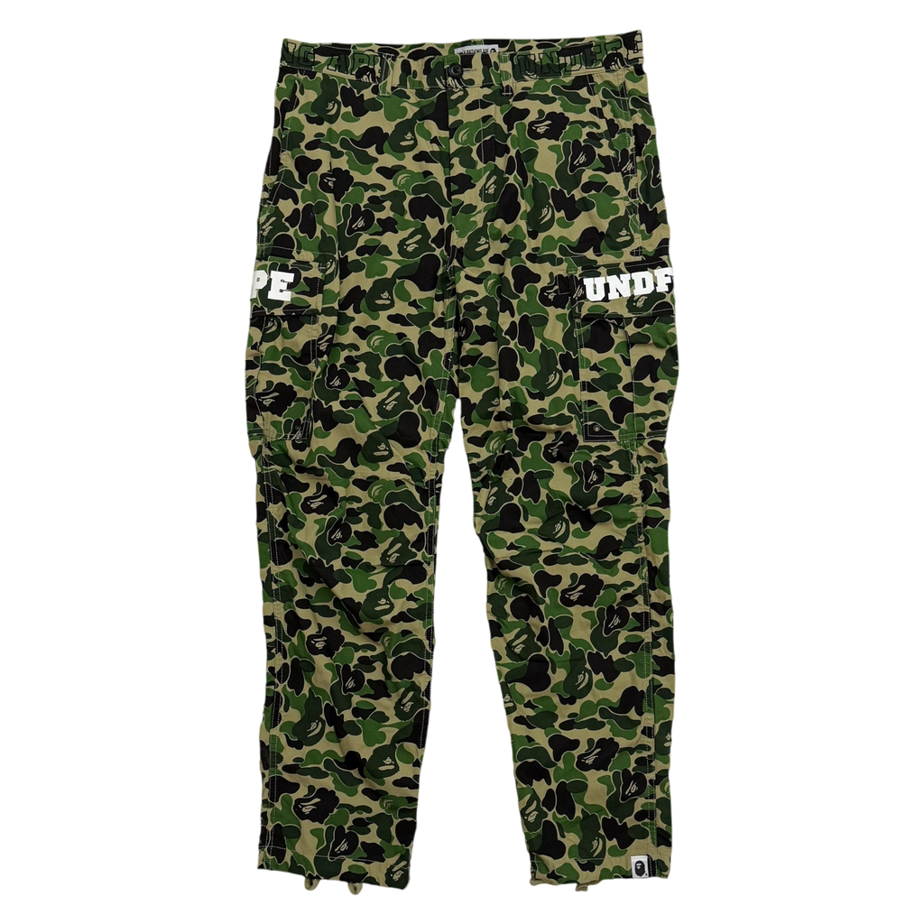 BAPE (A Bathing Ape) x Undefeated Camo Cargo Pants Green (Size L)