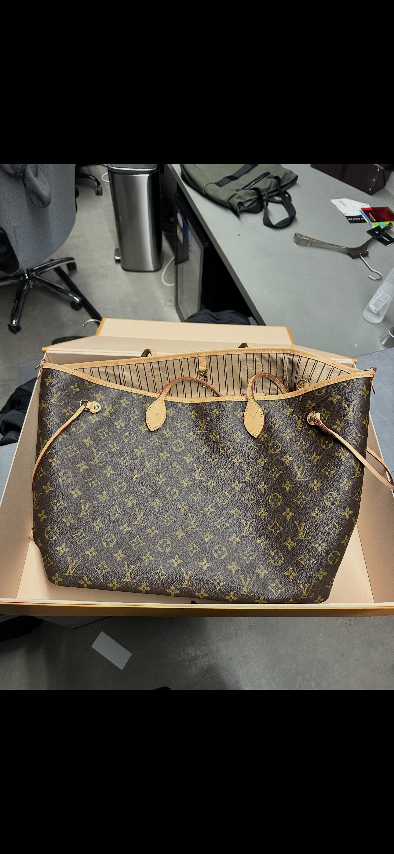 Louis Vuitton Neverfull Monogram Tote Bag