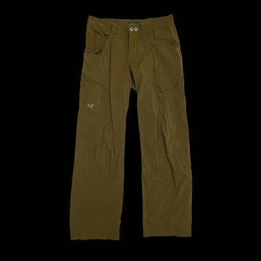 Arc’teryx 2000s Cargo Pants Army Green (Size 32")