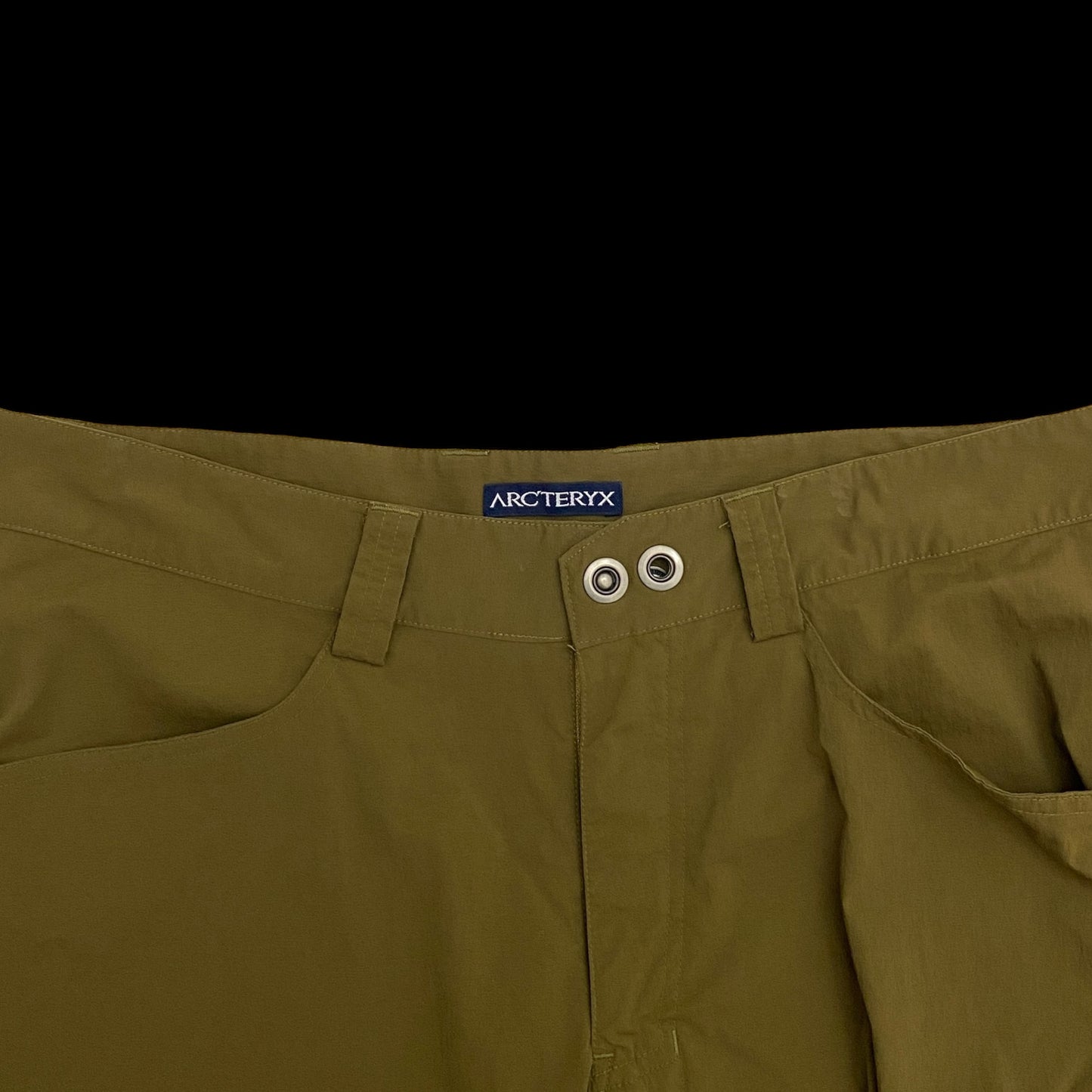 Arc’teryx 2000s Cargo Shorts Brown-Green (Size 34”)