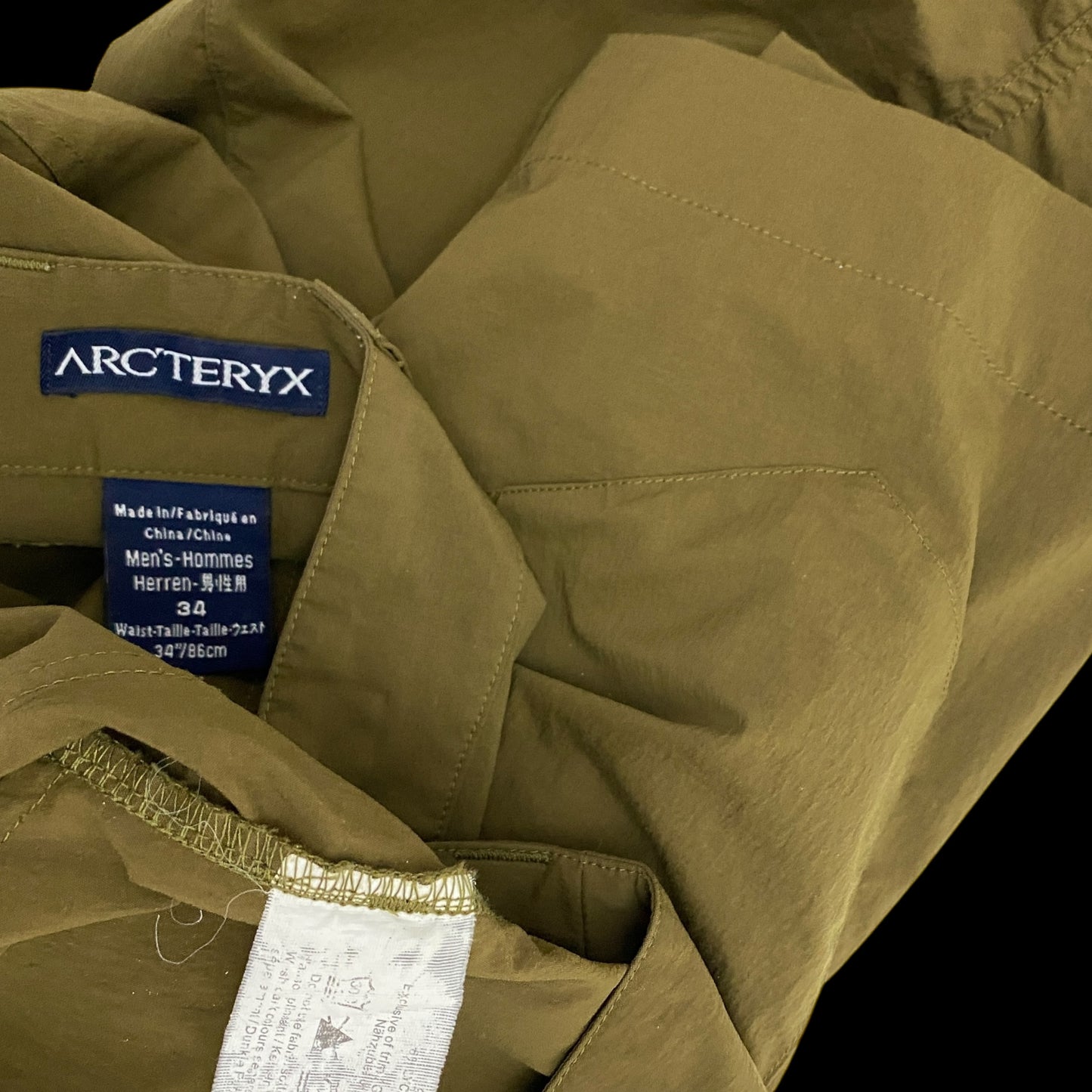 Arc’teryx 2000s Cargo Shorts Brown-Green (Size 34”)