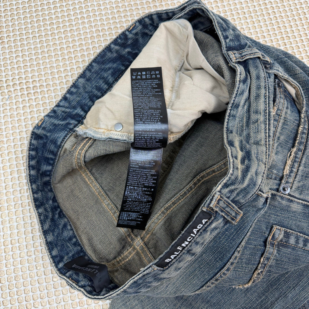Balenciaga FW23 Bootcut
Flared Dirt Wash Denim Jeans Blue (Size XL)
