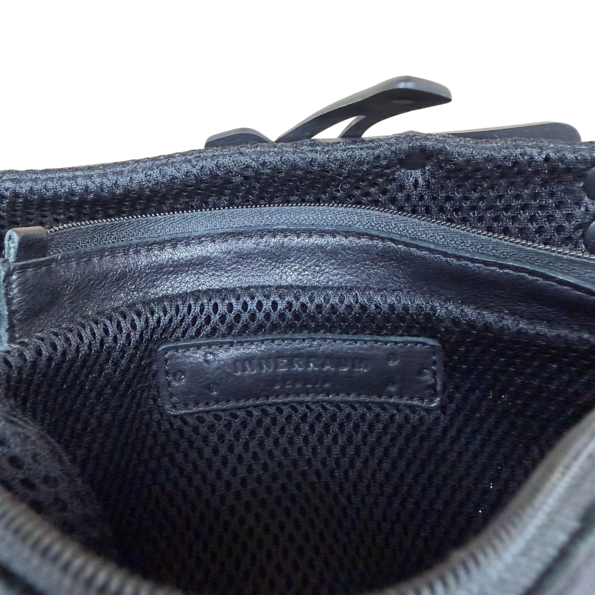 INNERRAUM l14 Object Smartphone Bag Black