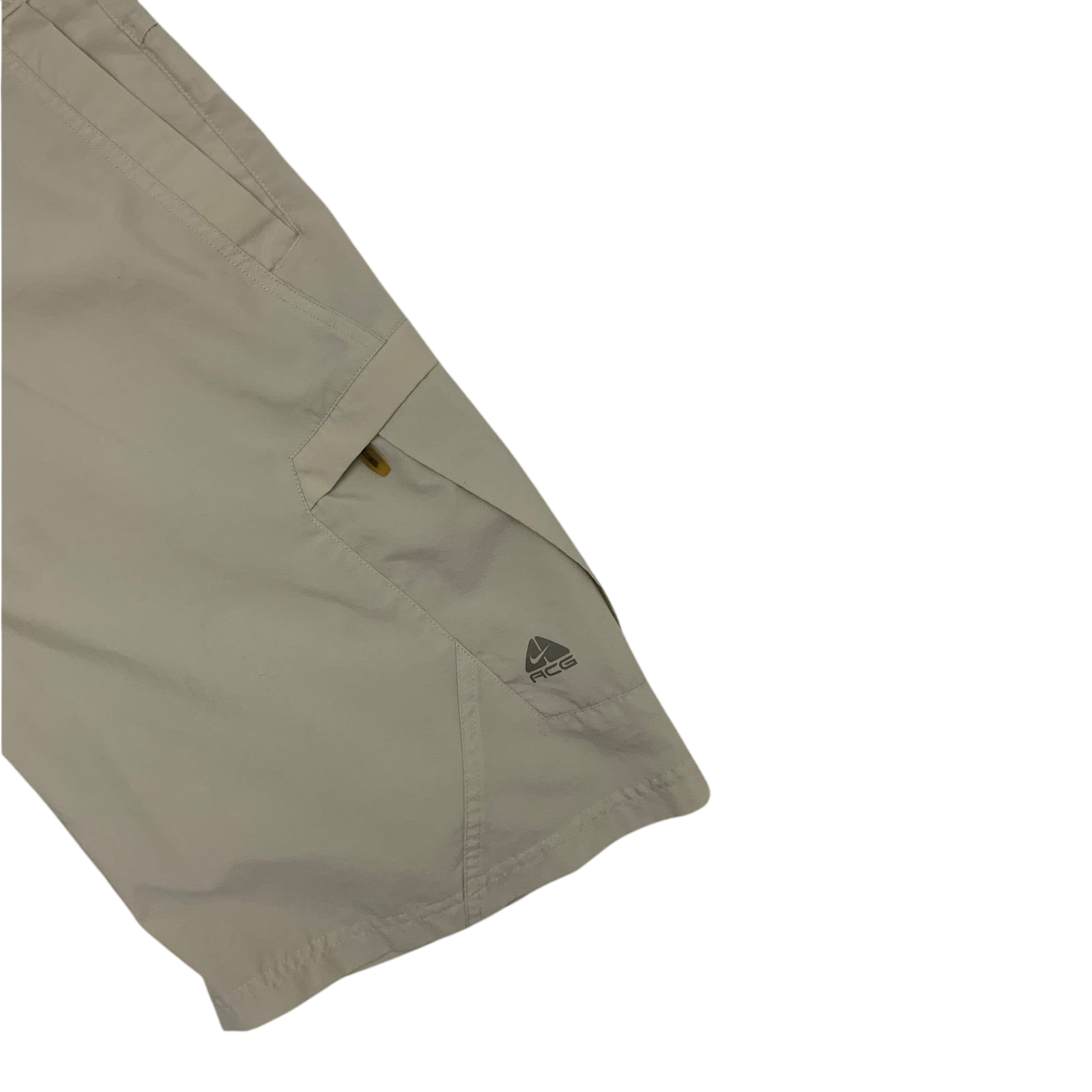 Nike ACG 2000s Cargo Shorts Beige (Size 32”)