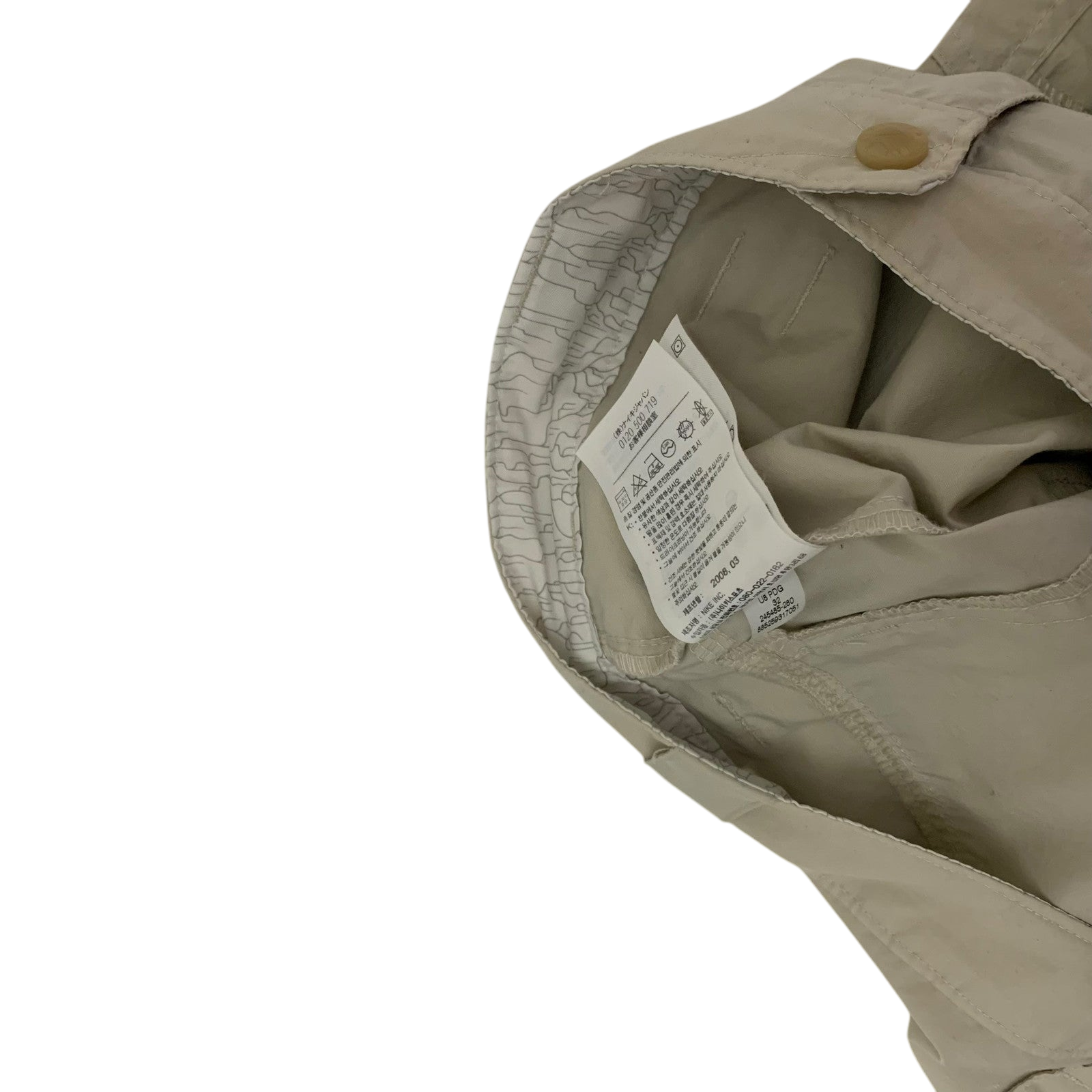 Nike ACG 2000s Cargo Shorts Beige (Size 32”)