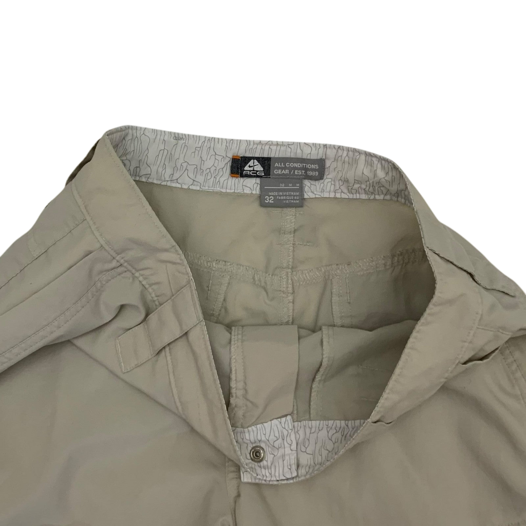 Nike ACG 2000s Cargo Shorts Beige (Size 32”)