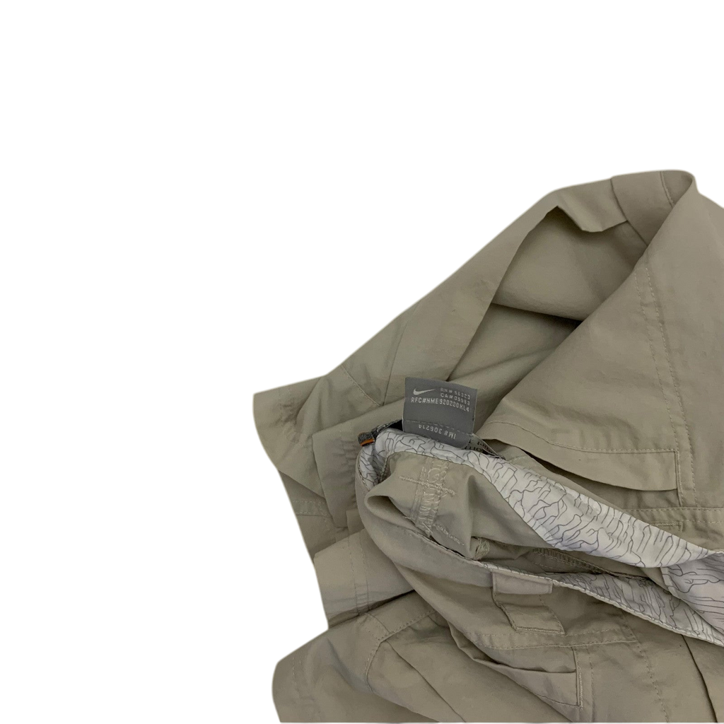 Nike ACG 2000s Cargo Shorts Beige (Size 32”)