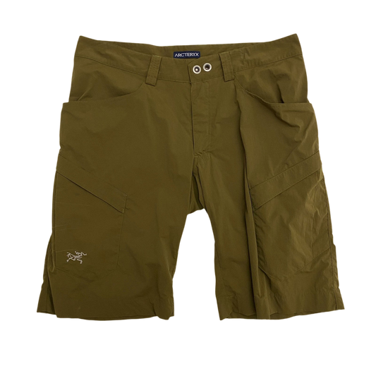 Arc’teryx 2000s Cargo Shorts Brown-Green (Size 34”)