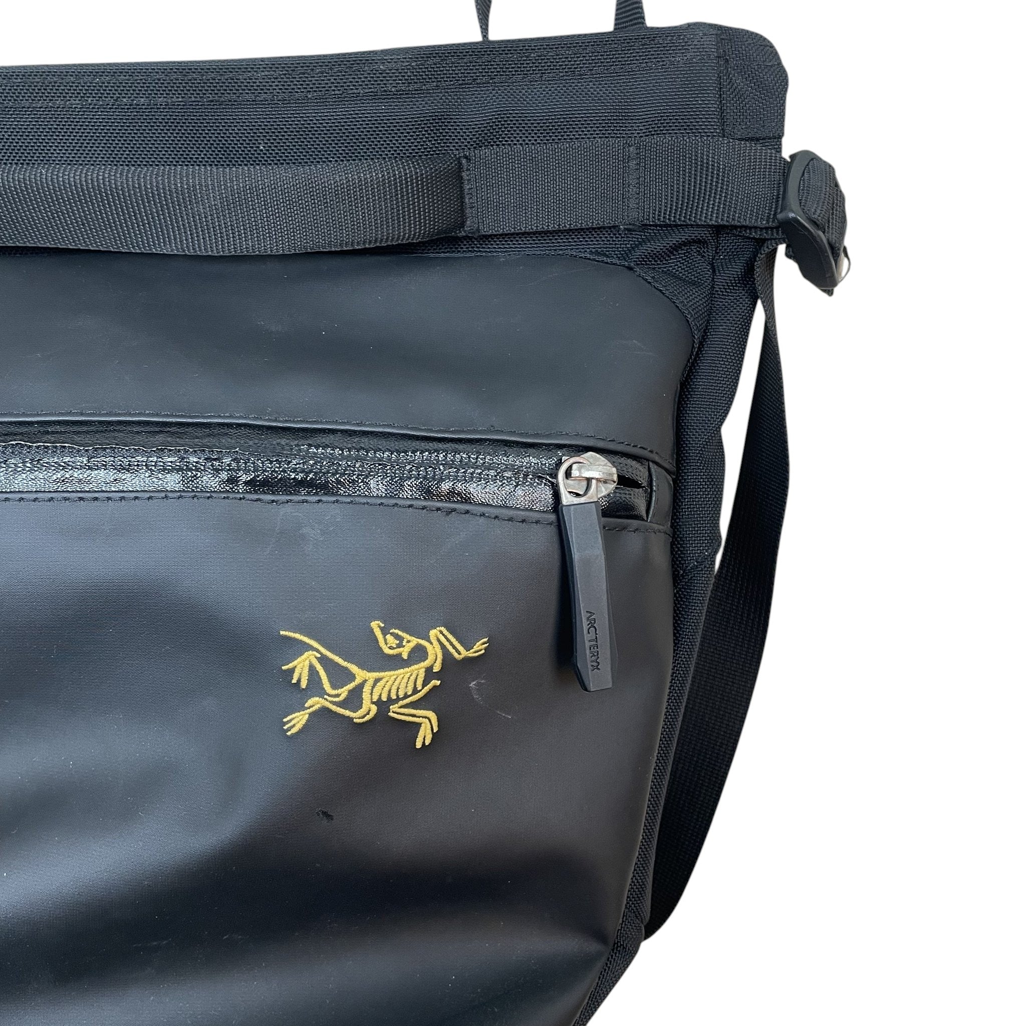Zenno Archive Arc’teryx Arro 8 shoulder bag in black with a gold fossil logo and water-resistant zip pocket.