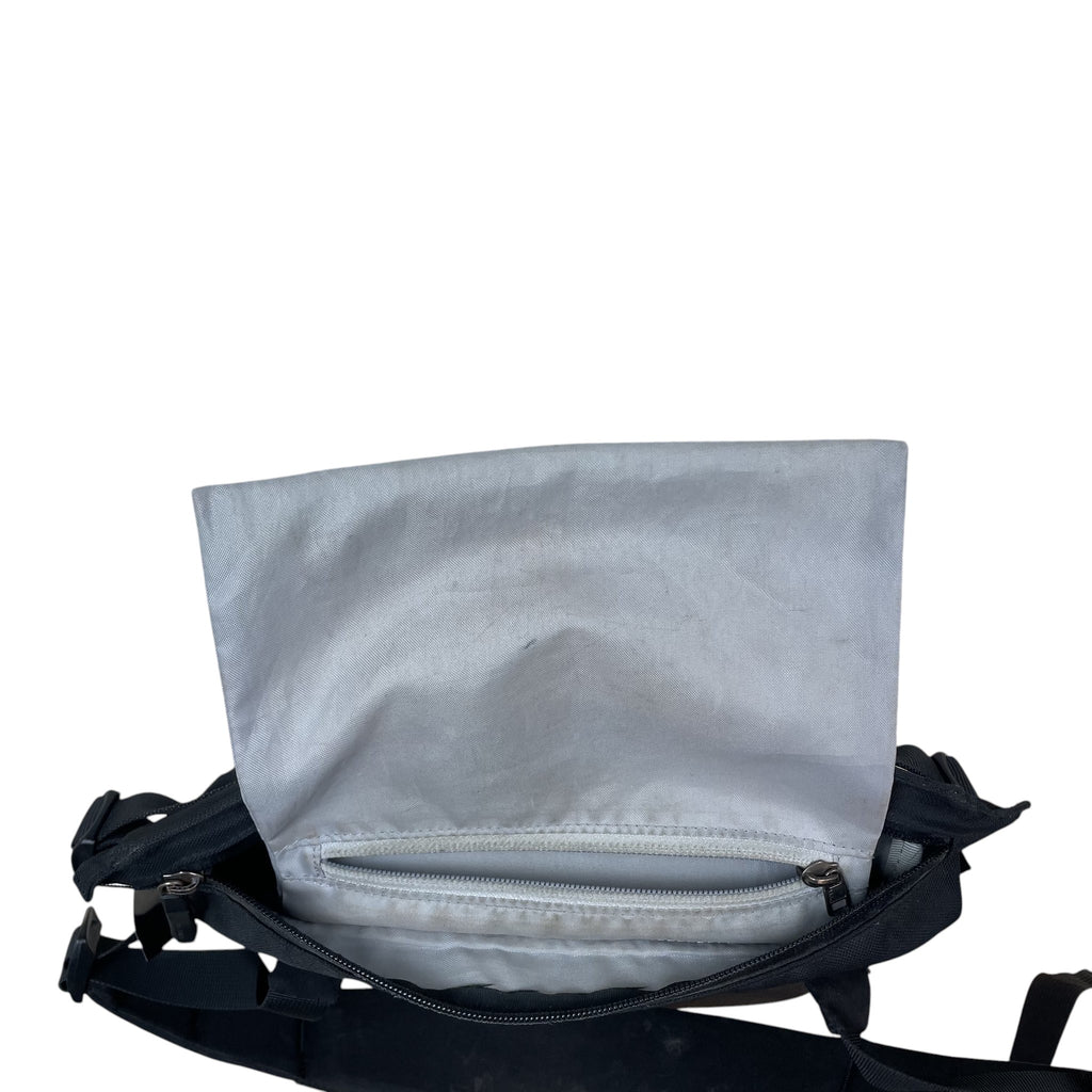 Zenno Archive Arc’teryx Arro 8 shoulder bag interior view showing grey lining and zippered pocket