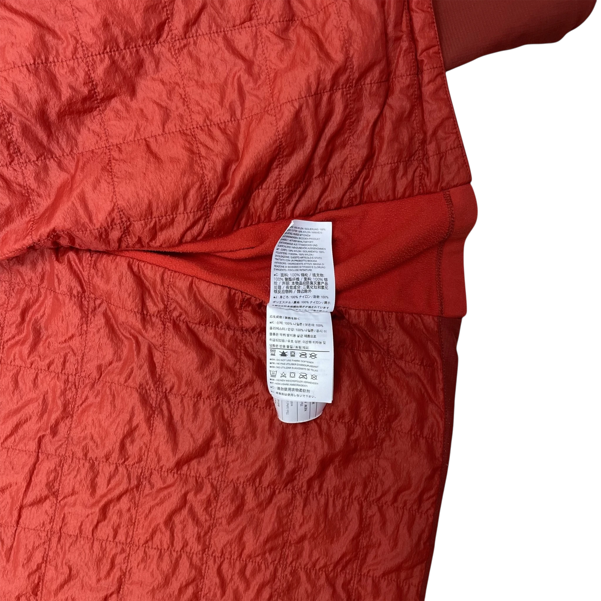 Zenno Archive Arc’teryx Atom SL red quilted jacket interior with care label and fleece lining detail