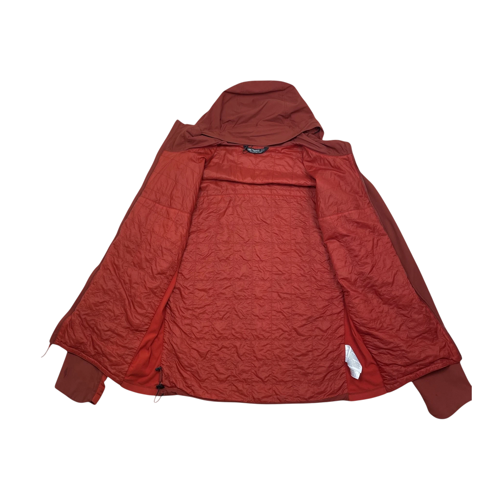 Zenno Archive Arc’teryx Atom SL red hooded jacket with quilted interior lining and lightweight technical fabric.