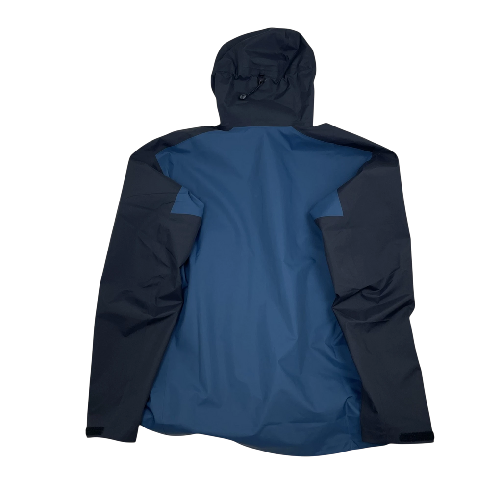 Zenno Archive Arc’teryx Beta Goretex jacket in black and blue, back view with hood and waterproof shell material.