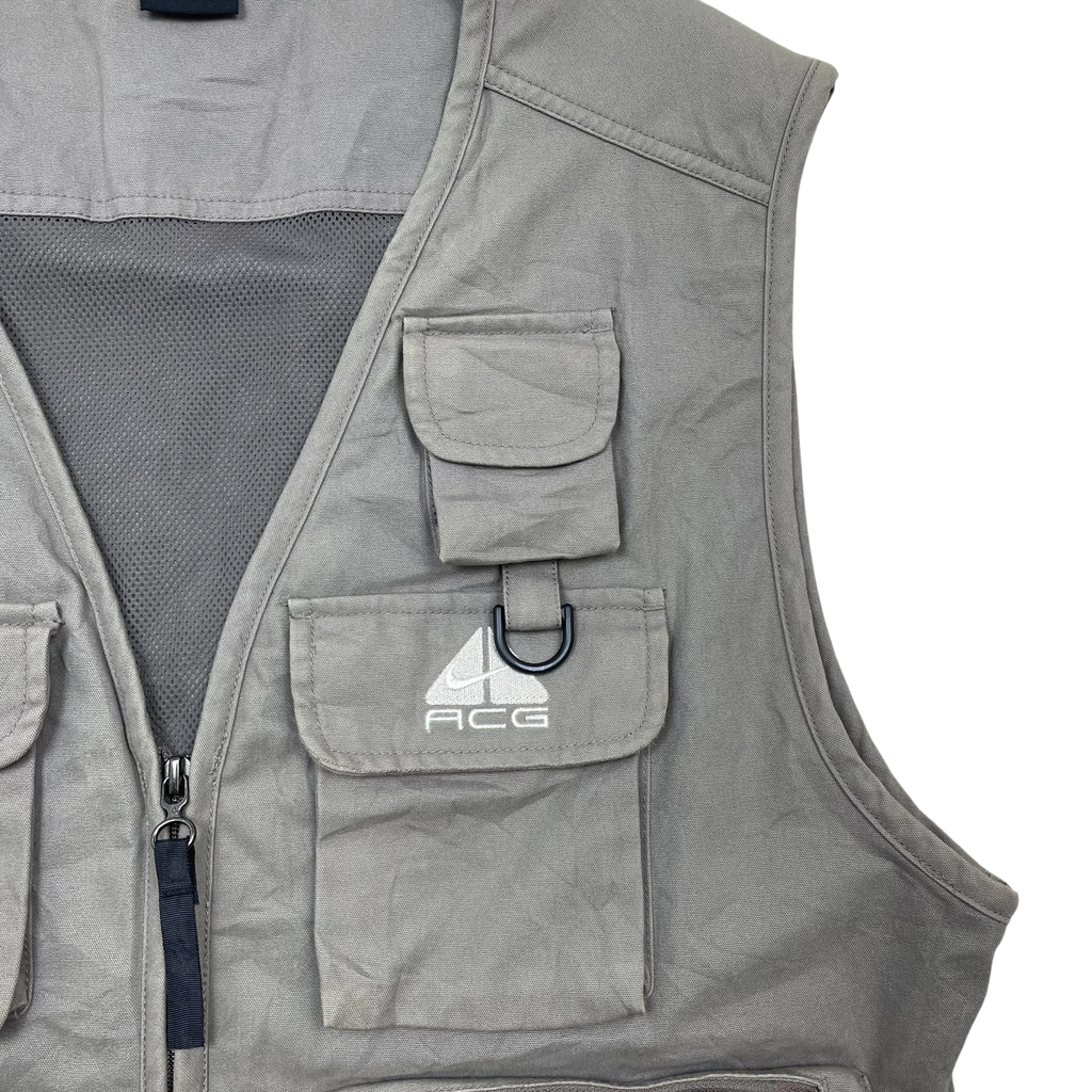 Zenno Archive Nike ACG 90s tactical vest in brown featuring multiple utility pockets and a D-ring attachment.